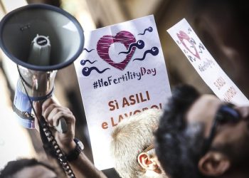Demonstrators protests against 'Fertily Day' out of Congressi Roma Eventi during ''Fertility Day'' in Rome 22 September 2016. n conjunction with the Minister's speech Beatrice Lorenzin there have been protests against the 'Fertily Day'. 
 ANSA/GIUSEPPE LAMI