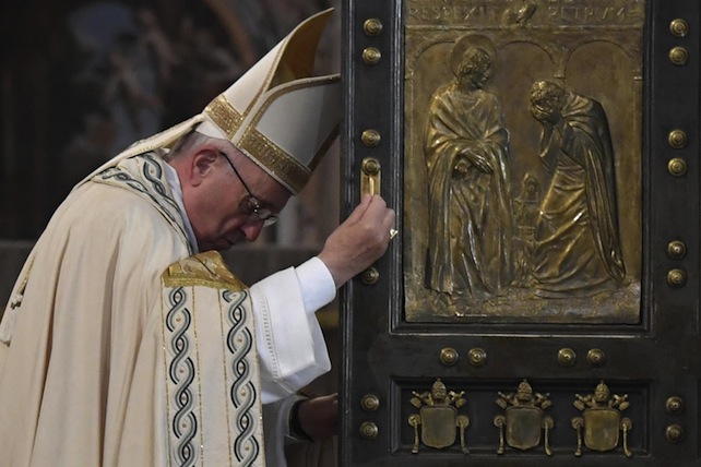 Che orrore farci distrarre dalle beghe e non afferrare il messaggio dell’Anno santo