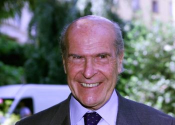 Umberto Veronesi in una immagine del 29 maggio 2000.
ANSA/FARINACCI