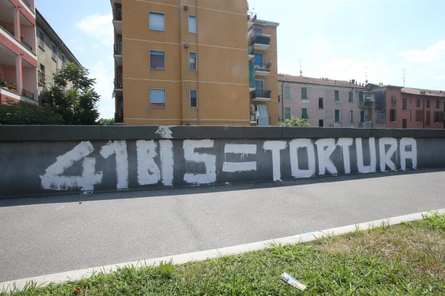 Mica bisogna essere “amici dei mafiosi” per accorgersi degli eccessi del 41 bis