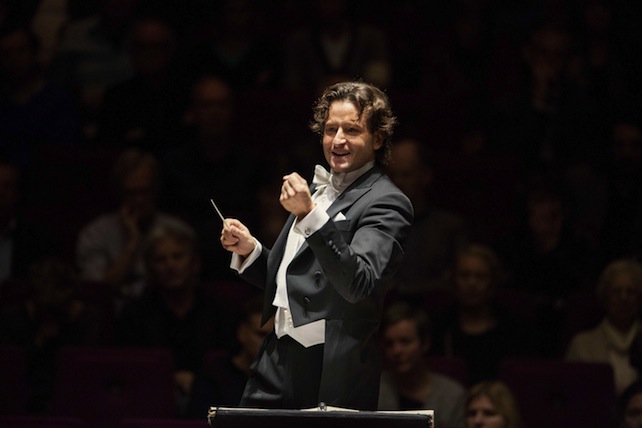 Un doppio pipistrello a Roma per allietare le feste