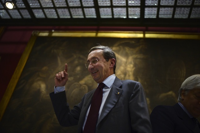 Il fu Fini Gianfranco, col cognato faccendiere, ubriaco di potere