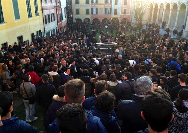 Lavagna. Il ragazzo suicida e la grande lezione di umanità di sua madre