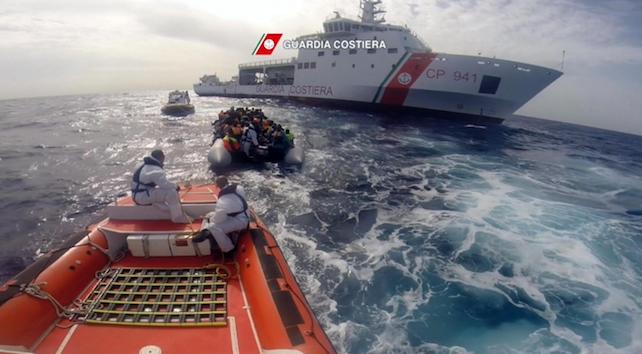 Migranti, sbarchi record nel 2017. Frontex accusa le Ong di fare il gioco degli scafisti