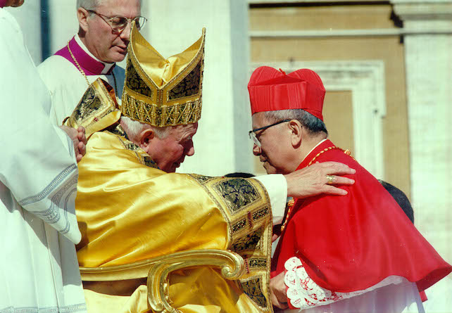 Van Thuán, il cardinale eroe che nascondeva l'ostia nel pacchetto di sigarette