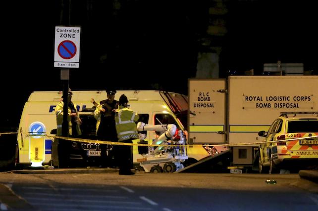 Manchester. Attentato dell’Isis a un concerto: «Un raduno di crociati»