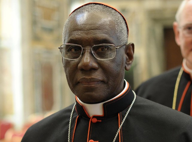 Com’è che il cardinal Sarah è diventato l’uomo più pericoloso della cristianità