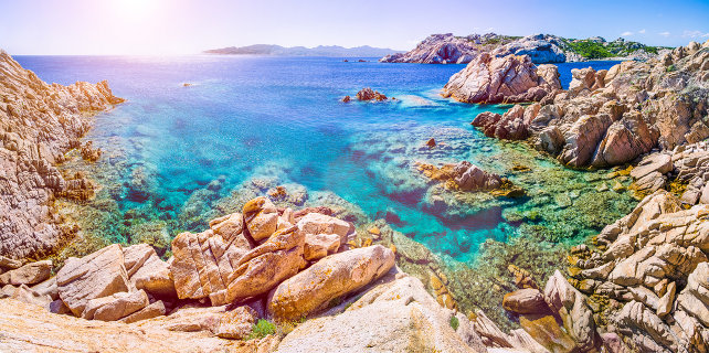 sardegna-maddalena-shutterstock_663533884
