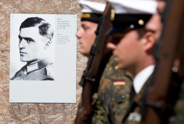 epa03794344 A German Armed Forces honor guard stands next to a portrait of Claus Schenk, Count of Stauffenberg during a wreath laying ceremony to commemorate the victims of the Nazi regime at the German Resistance Memorial at the Bendlerblock, in Berlin,†Germany, 20 July 2013. Several events are taking place on 20 July 2013 to commemorate the restistance fighters, including Claus Schenk, Count of Stauffenberg who planted the bomb, that were executed at the Bendlerblock building after the failed assassination attempt on Nazi dictator Adolf Hitler on 20 July 1944.  EPA/JOERG CARSTENSEN