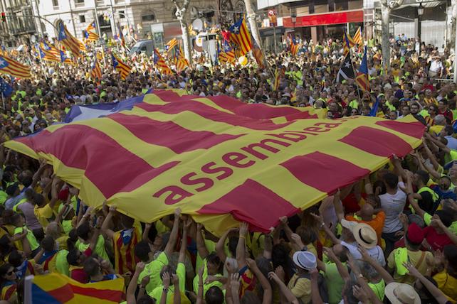 Cosa sventola sotto la bandiera catalana (soldi)