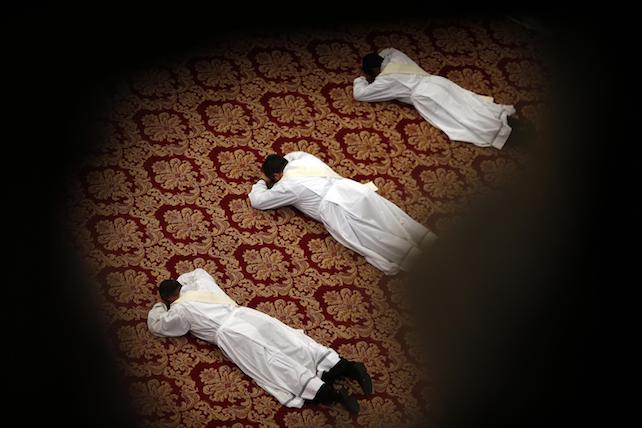 Il calo delle vocazioni sacerdotali e il problema del clericalismo