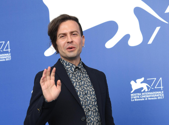 In difesa di Sebastiano Riso dagli omofobi. Ma un po’ anche da lui stesso