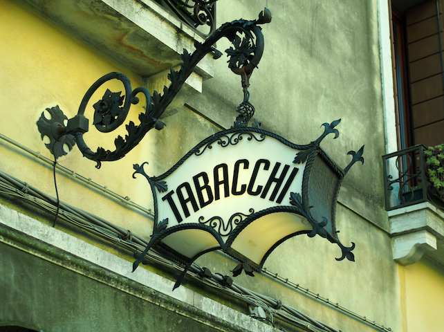 È giusta una tassa di scopo sul tabacco?