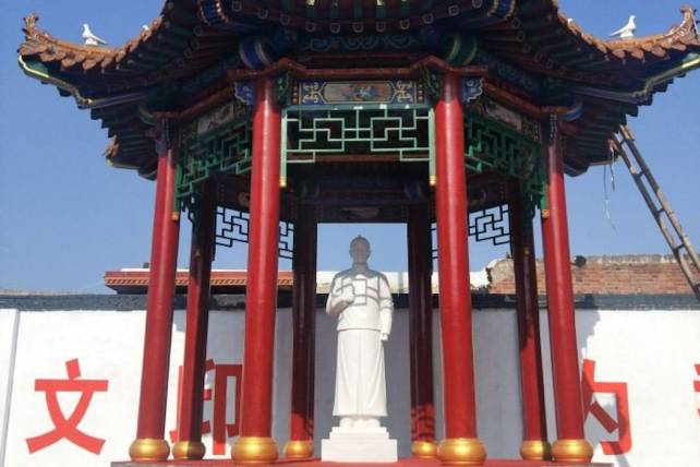 Ora il partito comunista in Cina abbatte anche le statue dei santi
