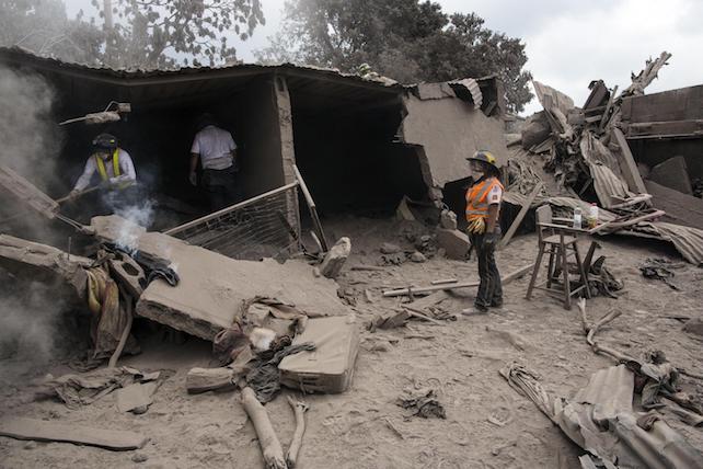 Guatemala, sono 70 le vittime del vulcano di Fuoco: «Come a Pompei»