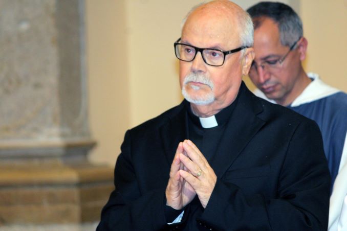 Marito, padre, nonno, vedovo e ora prete. La buonissima novella di don Nicola