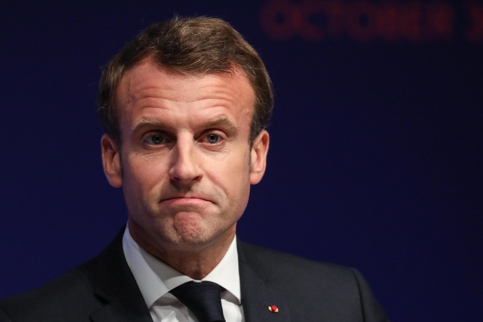 Ce lo vendono come un europeista, ma Macron è un Salvini qualunque