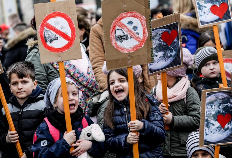 Moriremo tutti, sì, di ansia da cambiamento climatico (e Greta fa dietrofront)