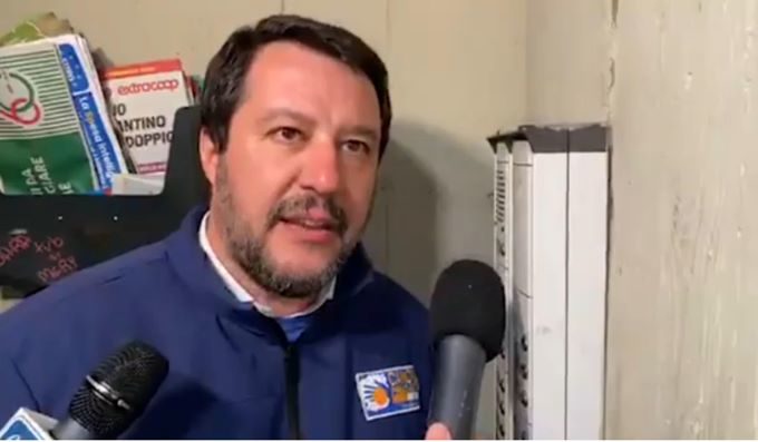 Le difficoltà leghiste a uscire dalla “modalità citofono”