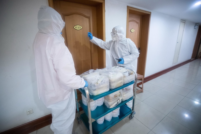 Morire soli di coronavirus in quarantena a Wuhan