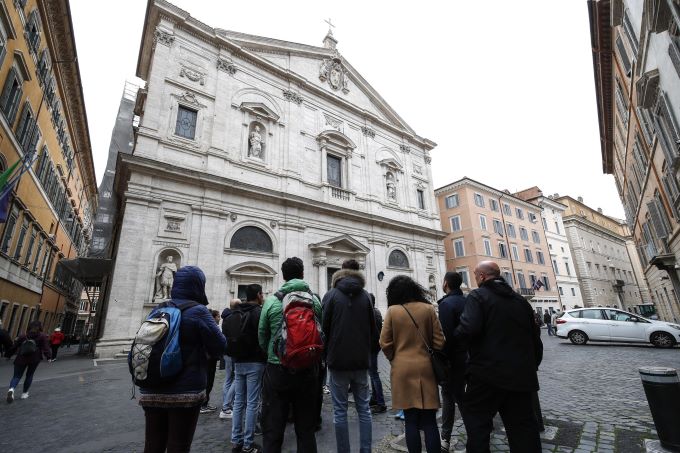 Musei sì, chiese no