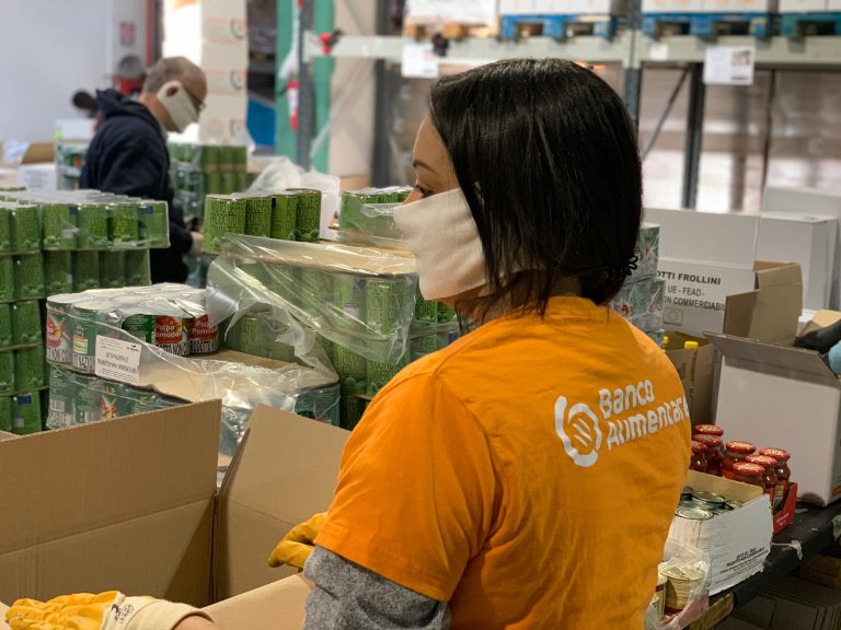 In tempi di virus, bisogna comunque «dar da mangiare agli affamati»