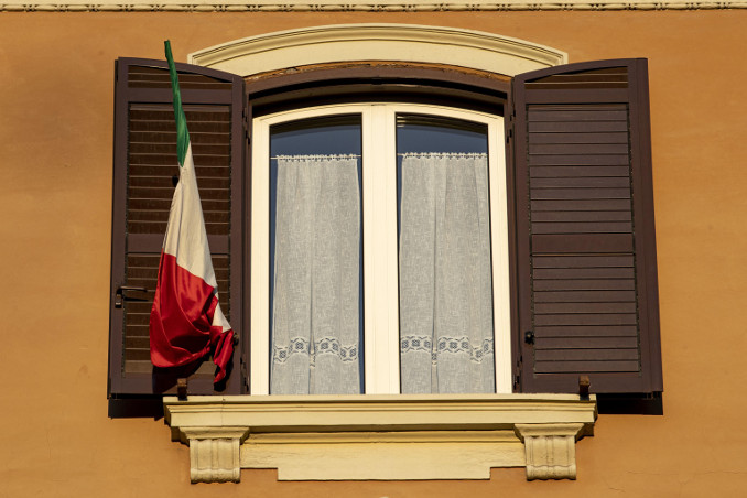 Finestra chiusa durante il lockdown in Italia contro il coronavirus 