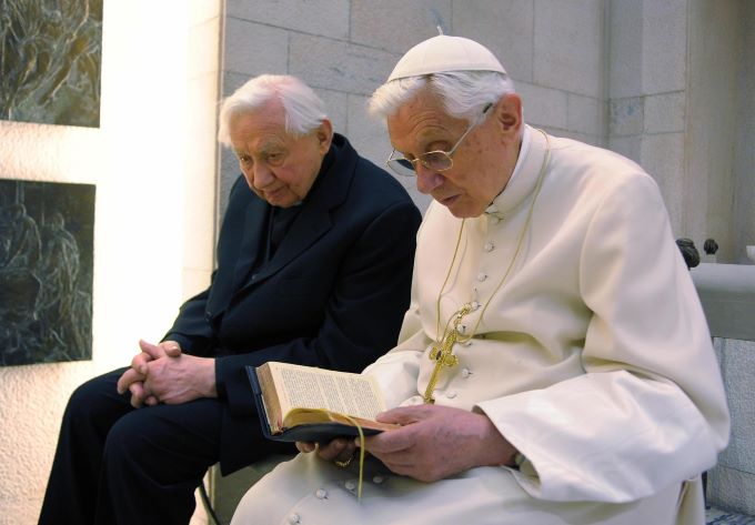 La notizia di Benedetto XVI in visita al fratello malato