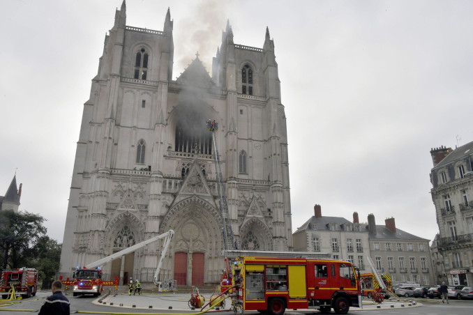 Francia, marea di chiese profanate o svendute. L’allarme di Repubblica