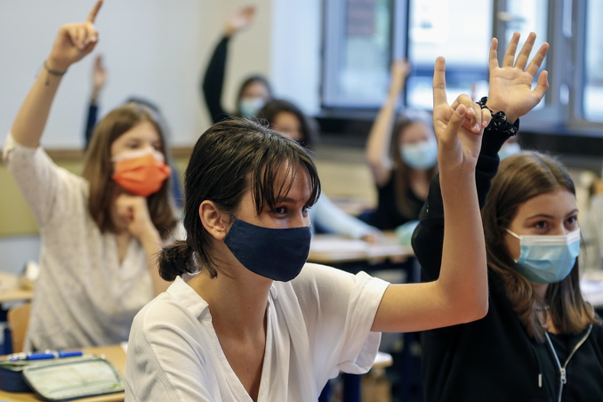 Chiudere i licei per frenare il contagio sarebbe un grave errore