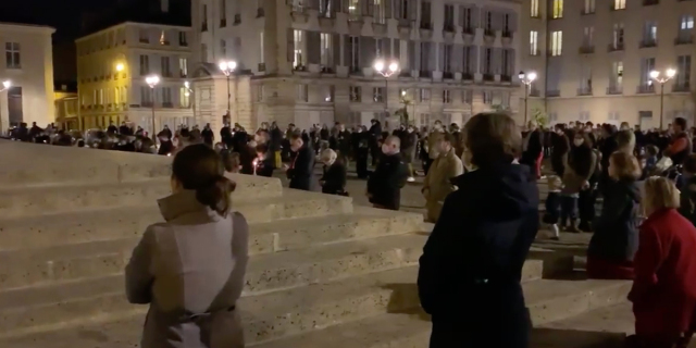 Francia, il governo minaccia i cattolici: «Se si riuniscono, li multiamo»