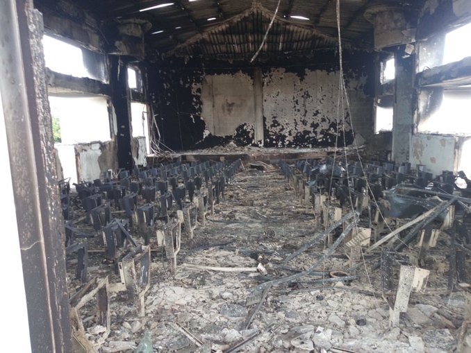 mozambico chiesa bruciata