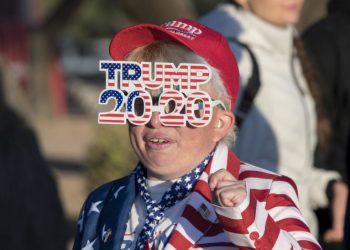 Supporter di Donald Trump durante un rally elettorale in Arizona