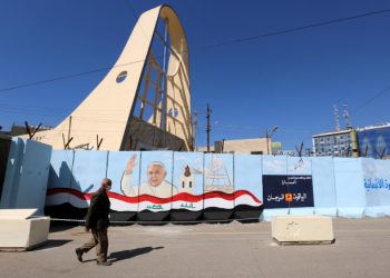 La chiesa di Nostra Signora della Salvezza a Baghdad, Iraq, decorata in attesa della visita di papa Francesco