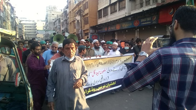 Manifestazione a Karachi per chiedere la condanna a morte di Tabita Gill, infermiera cristiana accusata falsamente di blasfemia