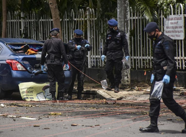 Indonesia, attentato fuori da una chiesa. Non c’è pace per i cattolici