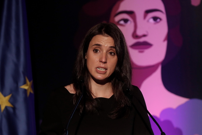Spagna, il governo è donna e non ne fa una giusta