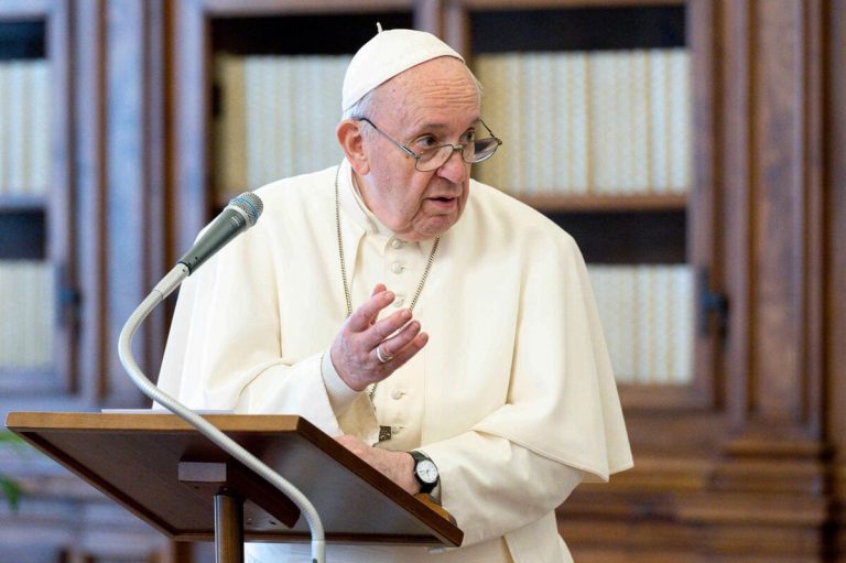 Un Papa non può essere super partes