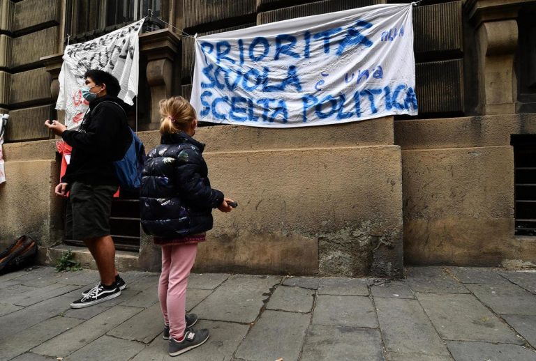 Due ordinanze del Tar per la riapertura della scuola