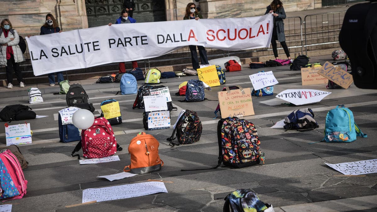 scuola dad manifestazione milano