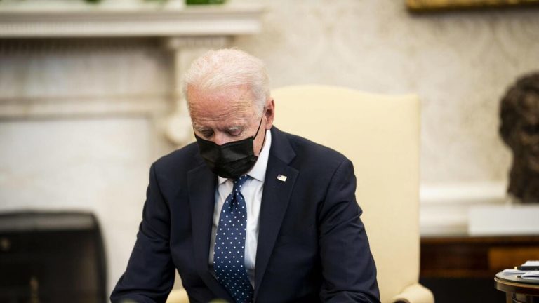 La debacle di Biden sui migranti: resta il limite «razzista» di Trump