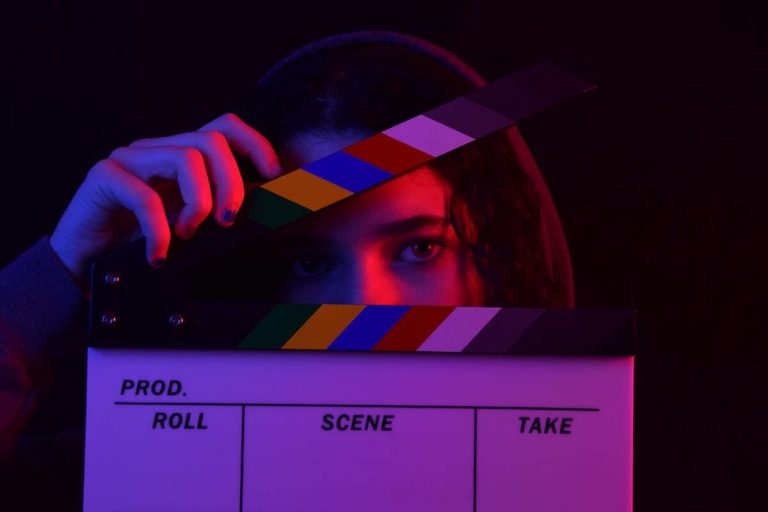 Tolgono la censura ai film, ma la mettono nella vita