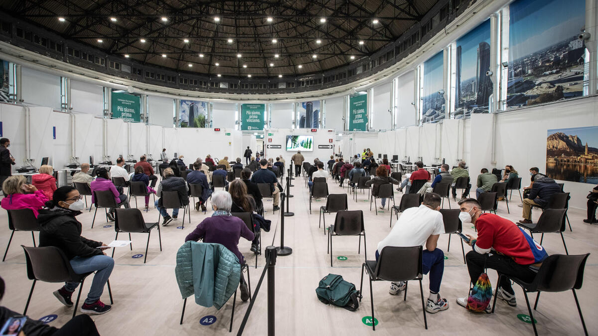 Lombardia, l'hub vaccinale Palazzo delle Scintille di Milano è il più grande d'Italia