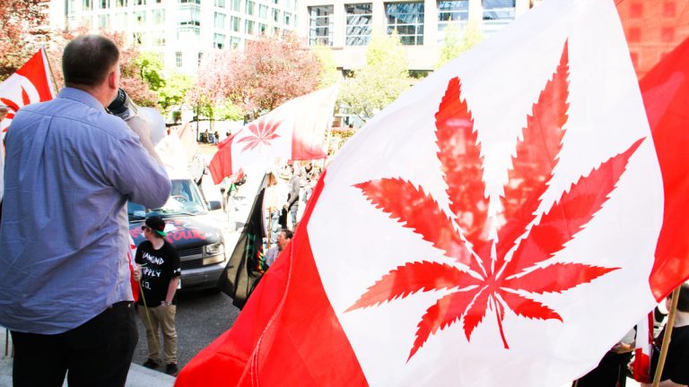In Canada la marijuana libera manda in fumo miliardi di dollari