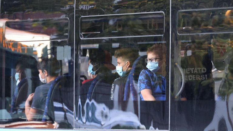 Scuola e trasporti, lo scandalo del rientro impossibile