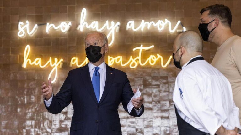 Biden assegna i fondi anti Covid in base a razza e livello di discriminazione