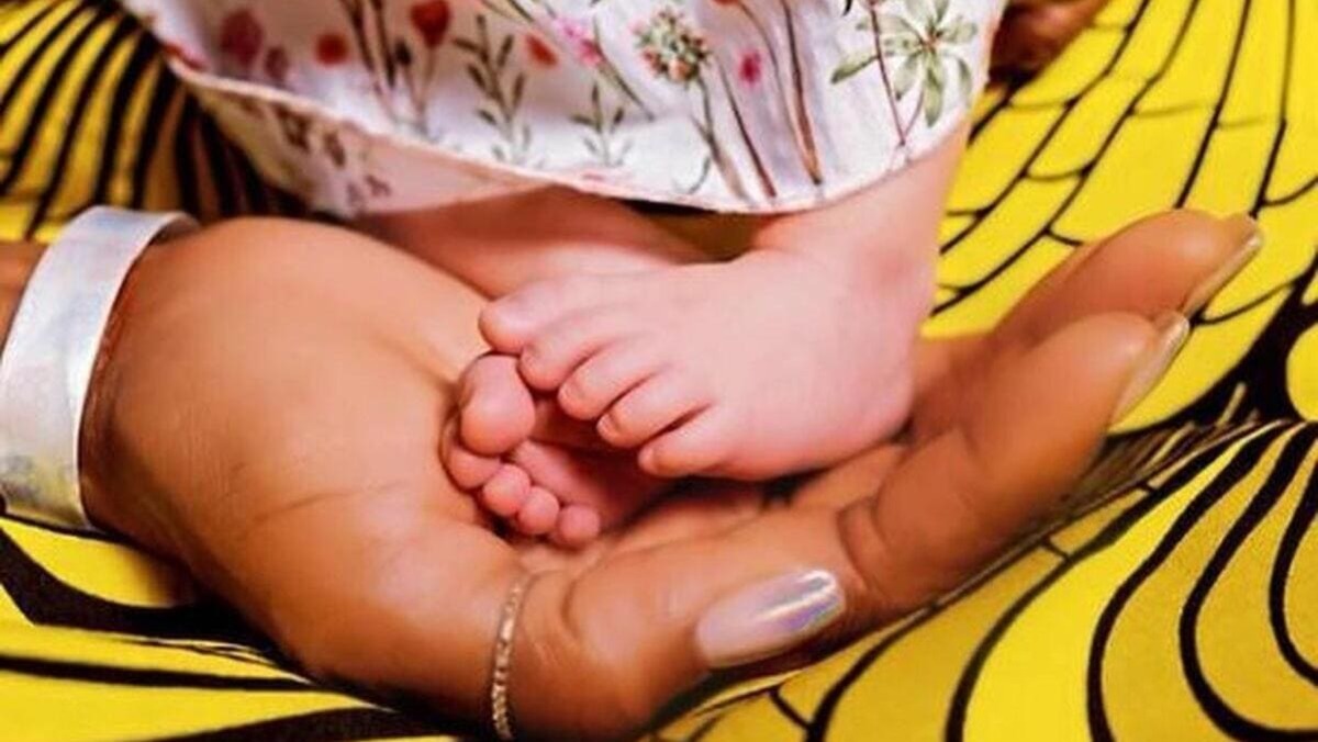 Naomi Campbell annuncia su Instagram di essere diventata madre a quasi 51 anni, senza dettagli sul ricordo ad adozione o utero in affitto