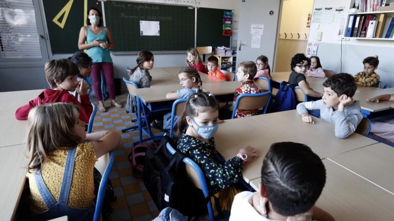Francia, la scrittura inclusiva à la page discrimina i bimbi in difficoltà