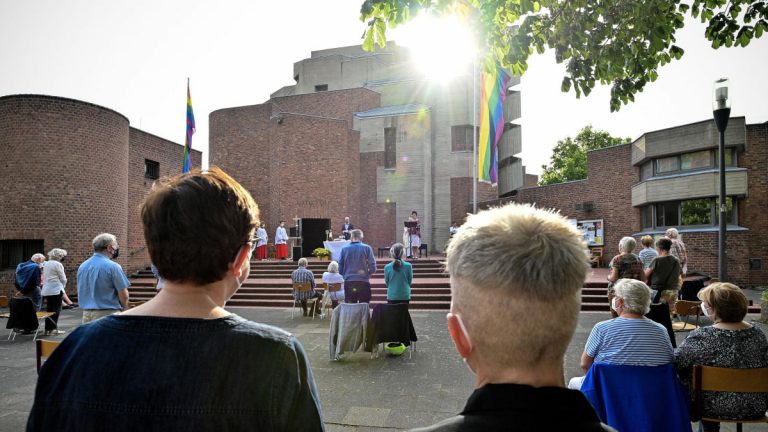 Se si riduce a identity politics, davvero la religione diventa “oppio dei popoli”
