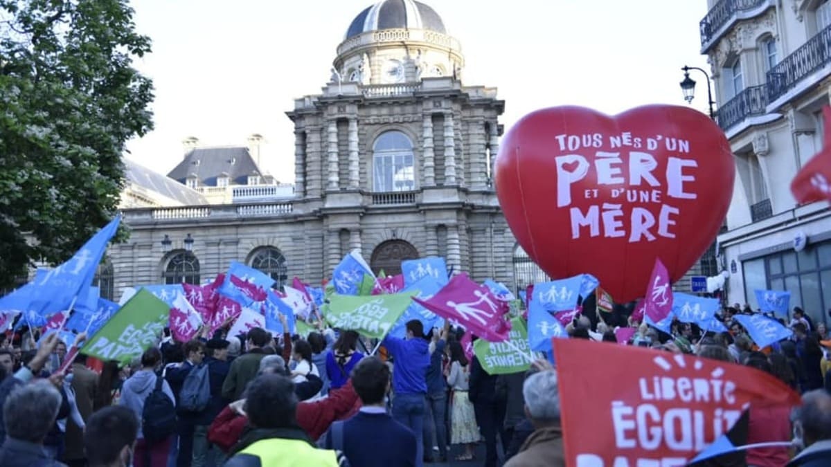 La protesta della Manif Pour Tous in Francia contro la legge di bioetica